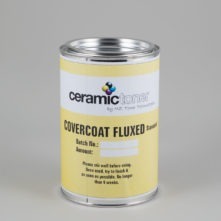 Ceramictoner Covercoat Fluxed Standard est un vernis avec fondant standard. Le vernis se trouve dans une boîte et convient pour la porcelaine et la céramique. Le vernis est jaunâtre.