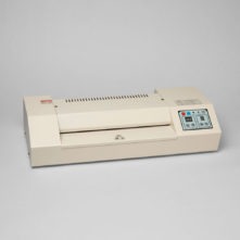 La machine à laminer de Ceramictoner permet de vernir à l'aide de papier laminé.