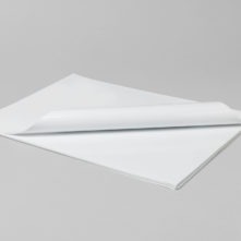 Ceramictoner Laminatpapier ohne Fluss eignet sich für flussrandfreie Dekorationen. Der Lack wird mit Hilfe eines Laminators auf das Abziehbild aufgetragen.